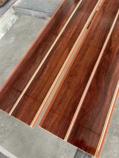 Painéal Uasteorainn Adhmaid PVC